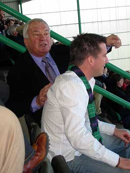 Jim O'Rourke,Hibs legend, points out Hibs players to the uninitiated